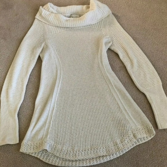 🔴 Angel of the North White Cowl Neck Sweater - Picture 4 of 6